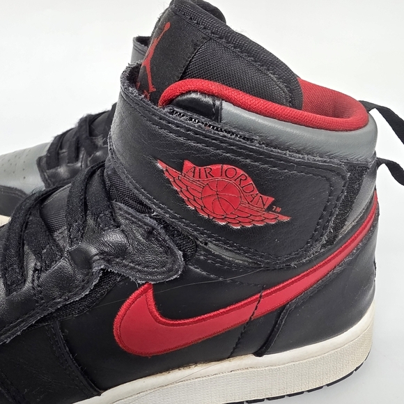Nike Air Jordan 1 Mid FlyEase GS Black Red Grey Youth 5Y / Women's 6.5 Shoes - Picture 8 of 9